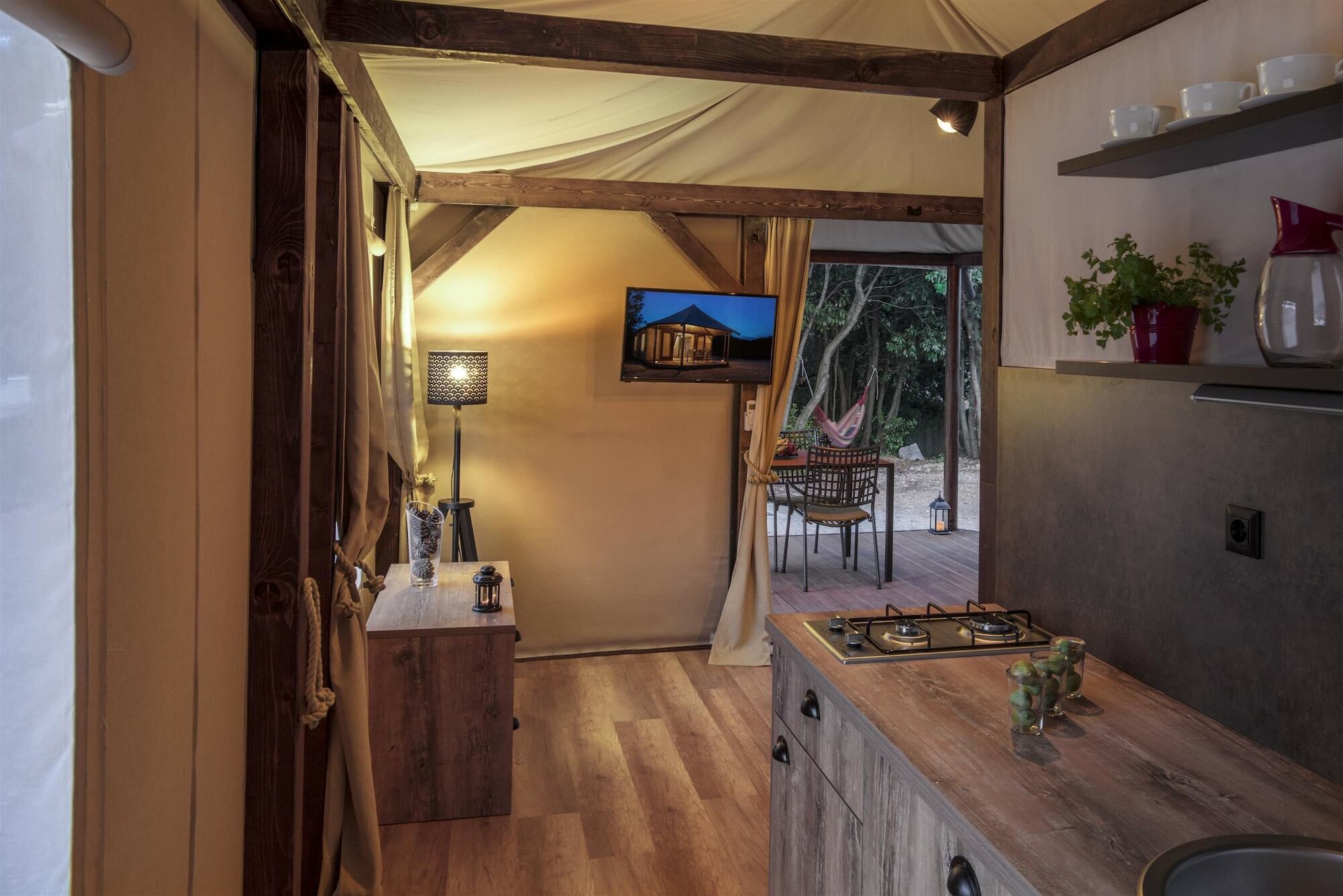 Glamping Tents Mediteran Kamp Phalaris Новалья Экстерьер фото